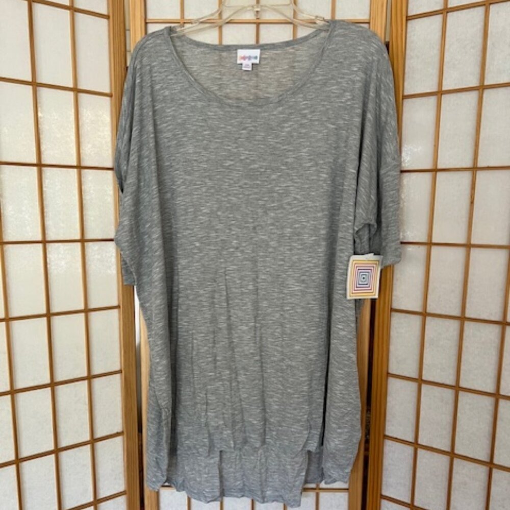 LuLaRoe Shirt. Irma. 2XL. Gray